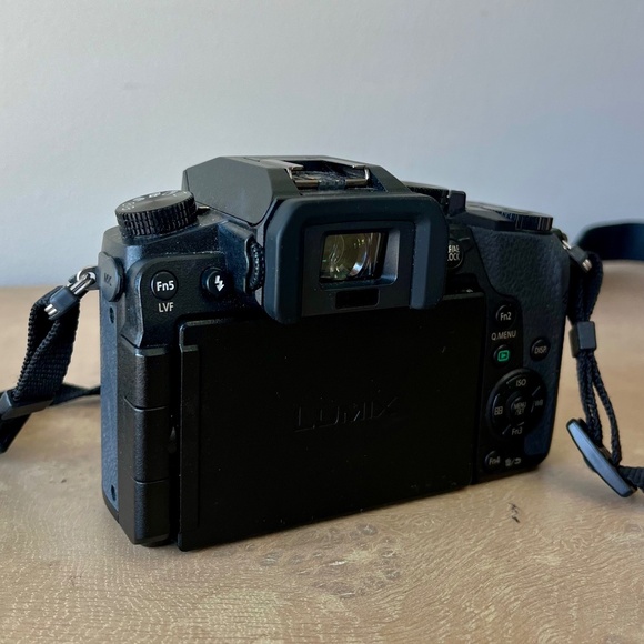 Panasonic Lumix G7 Body FOR PARTS (Faulty Shutter)+ Origin.Battery & EU Charger - Picture 3 of 8